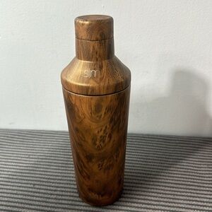 Simple Modern  Cocktail Shaker for Bar with Jigger Lid